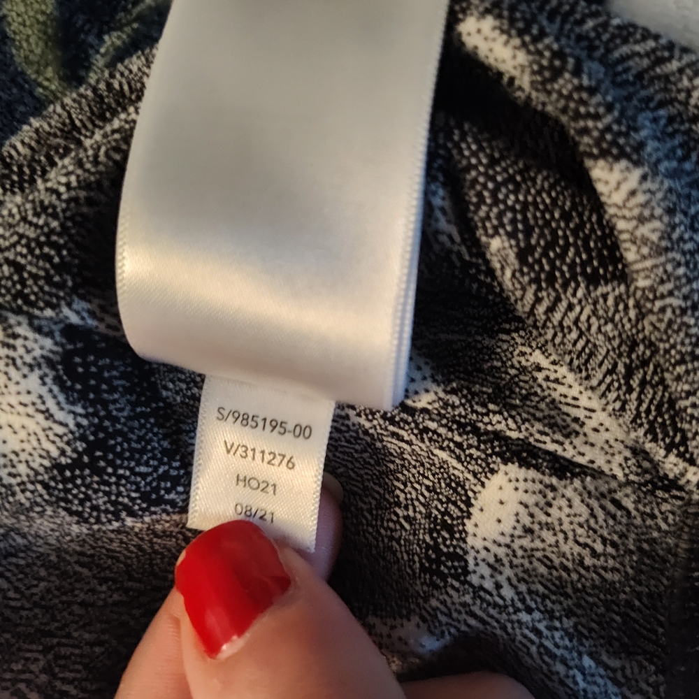 Athleta Black and White Textured Leggings-Gently Used, Super Soft - Picture 8 of 9